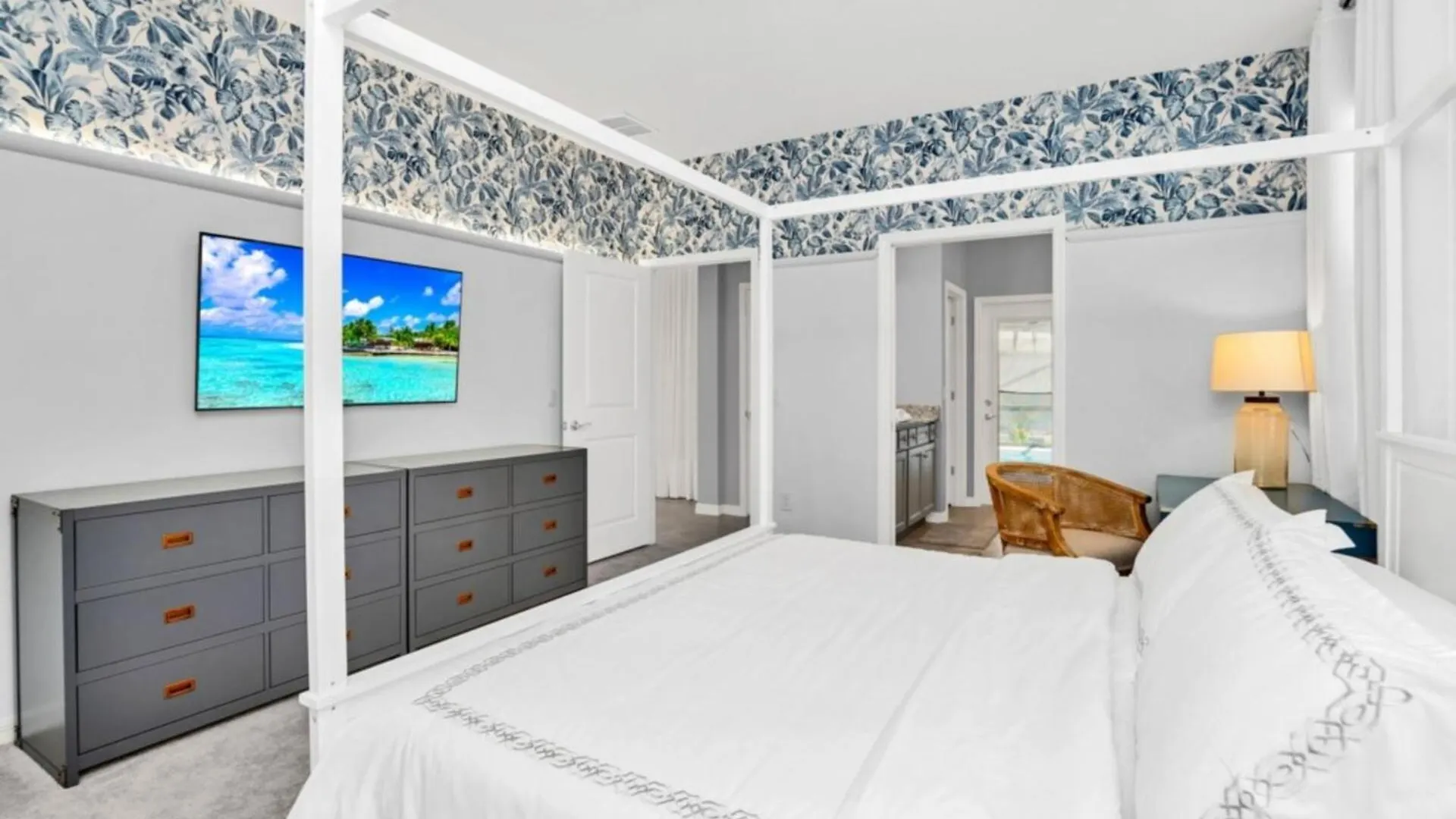 Exclusive 9 Bedroom Estate For Rent 6323 Davenport 0*,